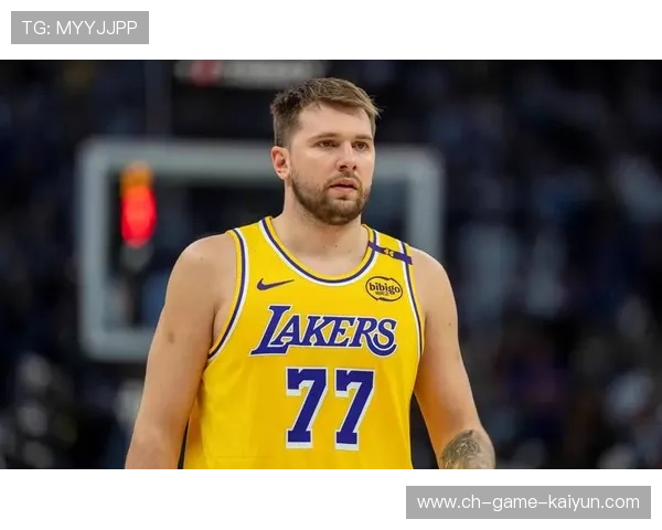 东契奇赛后点名引发热议:场上的领袖力与未来的无限可能